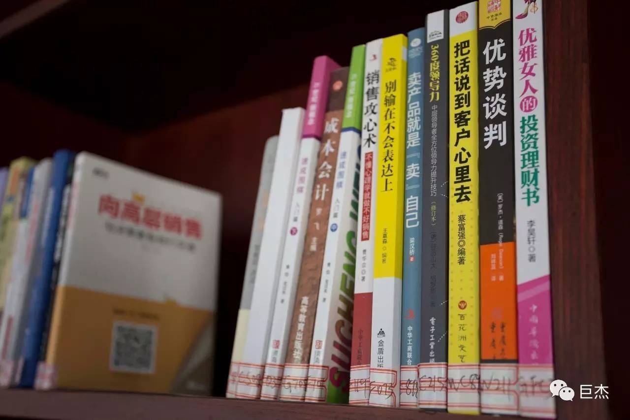 书香浓浓传真情——巨杰机电图书室正式成立